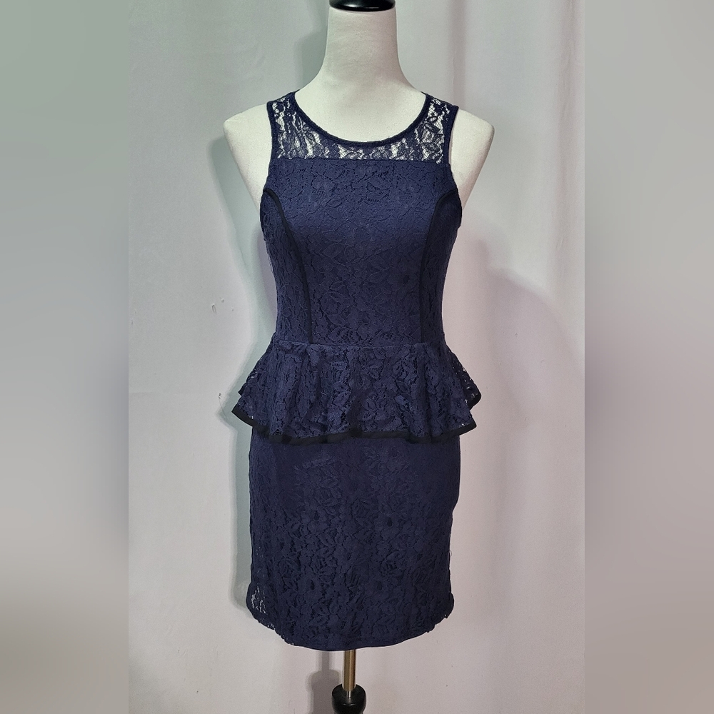 Xhiliration Women's Navy Blue Lace Sleeveless Mini Peplum Dress Size Small EUC🐈 - Picture 3 of 11